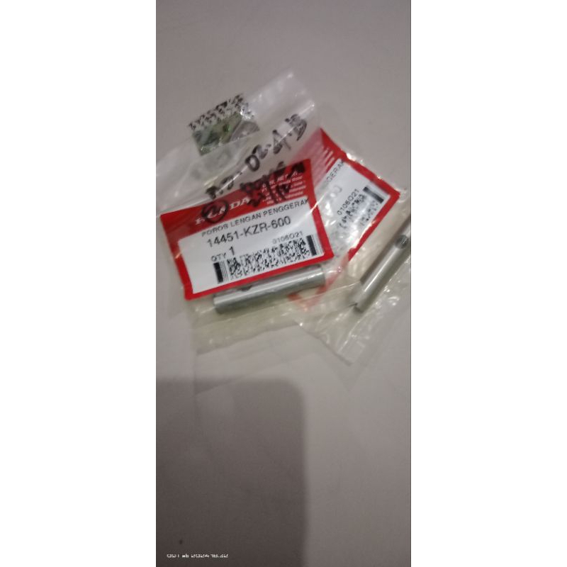 Pen / sulingan platuk / Roker arm vario 125 / 150 asli /ori 1 pcs